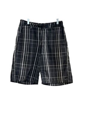 Men's O'Neill Triumph Chino Black/Gray Plaid Chino Walking Shorts. Size 30